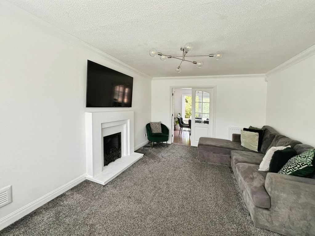 Property photo 2 of 26 Lounge
