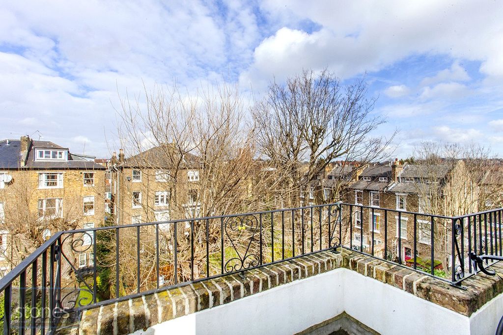 Property photo 3 of 10 Terrace