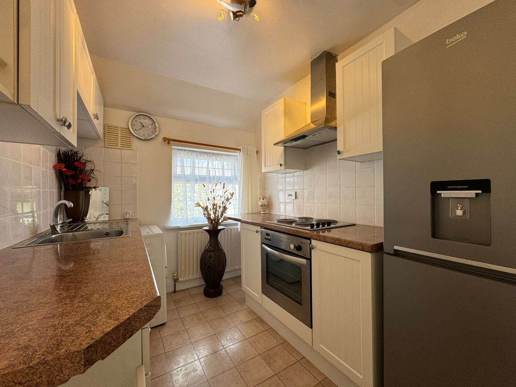 Property photo 1 of 4 Stunning 1-Bedroom Fully Furnished Flat