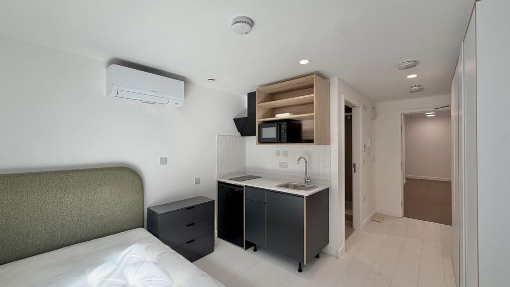 Property photo 1 of 11 Studio Flat
