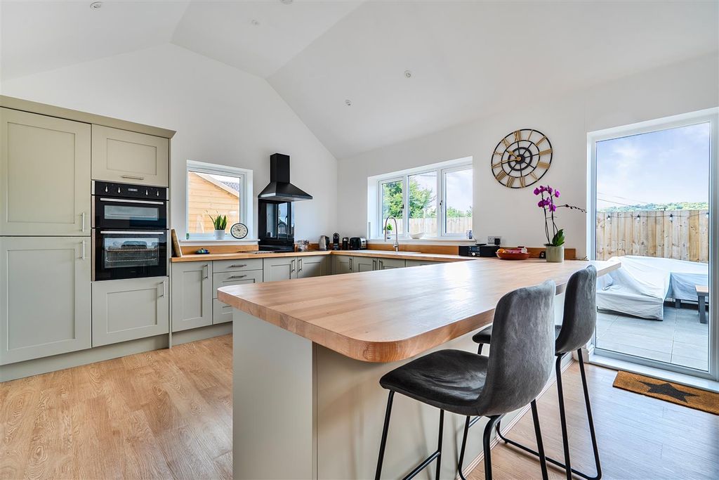 Property photo 3 of 19 Kitchen/Dining/Sitting Room