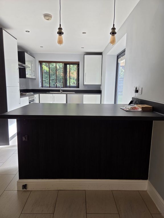 Property photo 3 of 17 Breakfast Bar
