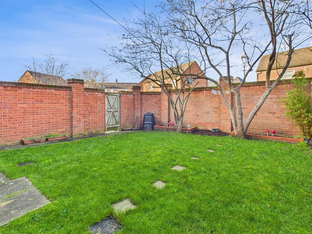 Property photo 2 of 12 Cam02435G0-Pr0102-Still020.Jpg