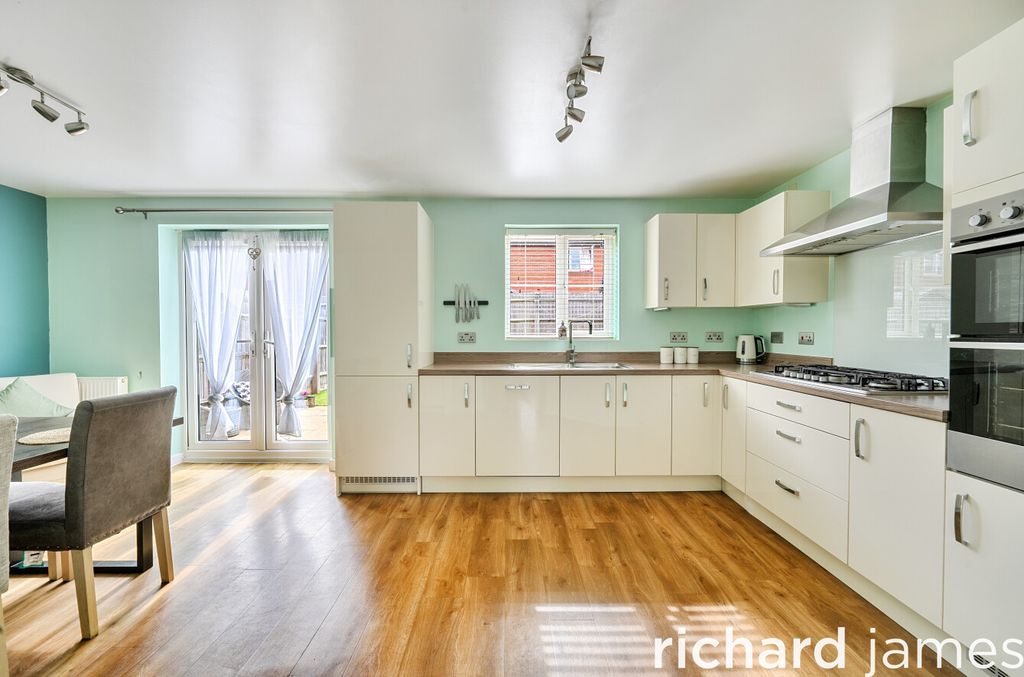 Property photo 3 of 18 7Eb104Eec2Ad475c9814Be7d57c8E4Df