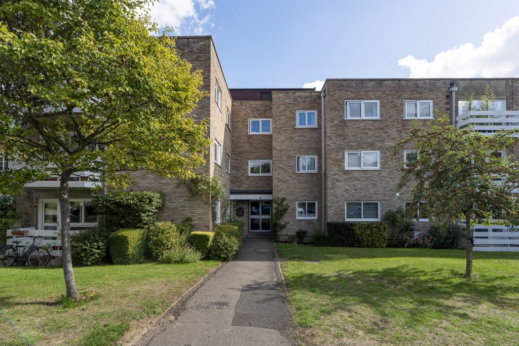 Property photo 2 of 15 Flat 78, Cunliffe Close-06794