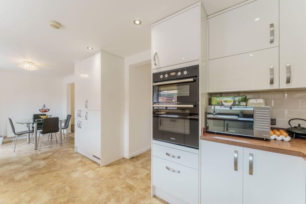 Property photo 3 of 28