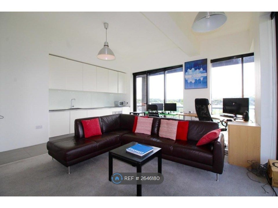 Property photo 3 of 12