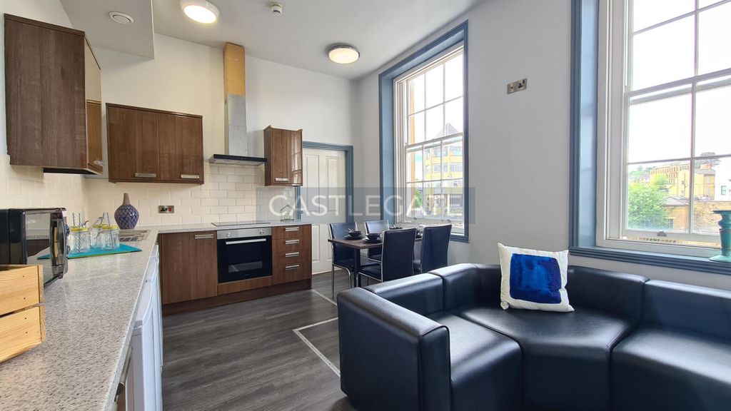 Property photo 2 of 10 Floor 2, Flat 1, Merchants Hall, 18-20 St George Square, Huddersfield, HD1 1Jf (1)