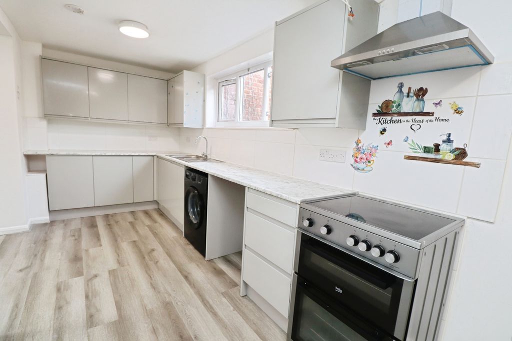 Property photo 1 of 10 Photo 7