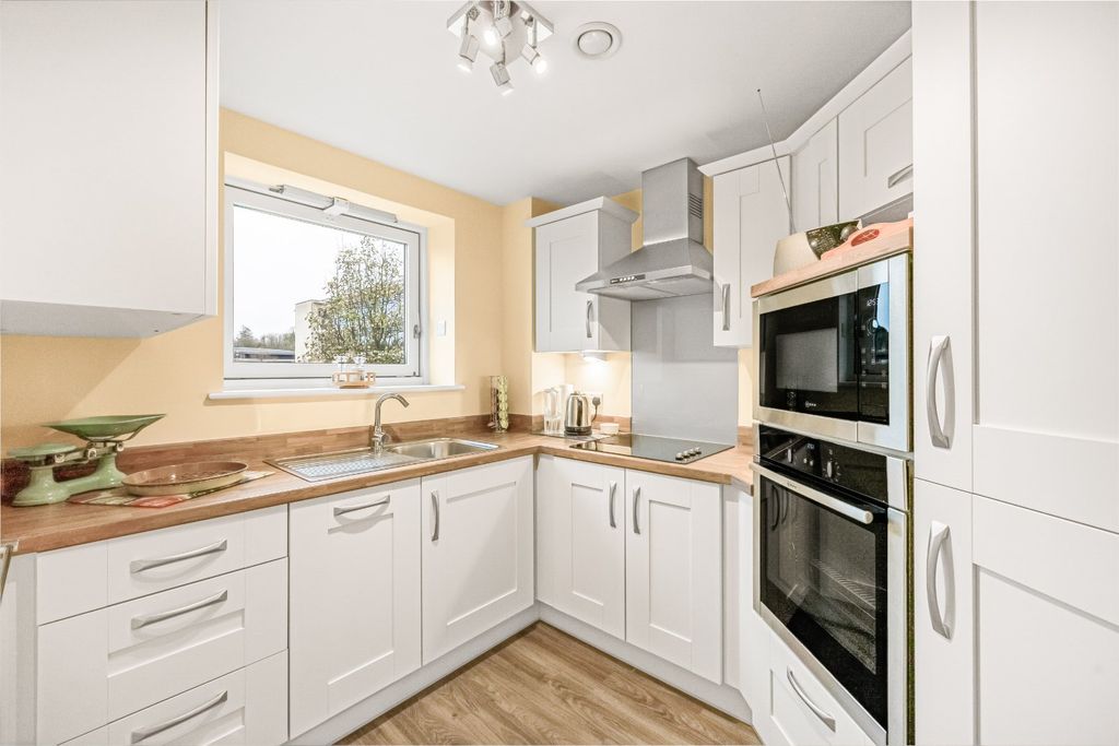 Property photo 2 of 19 Picture No. 13