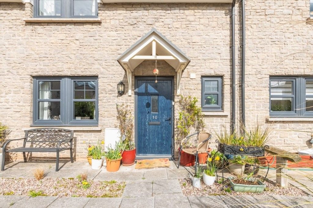 Property photo 2 of 33