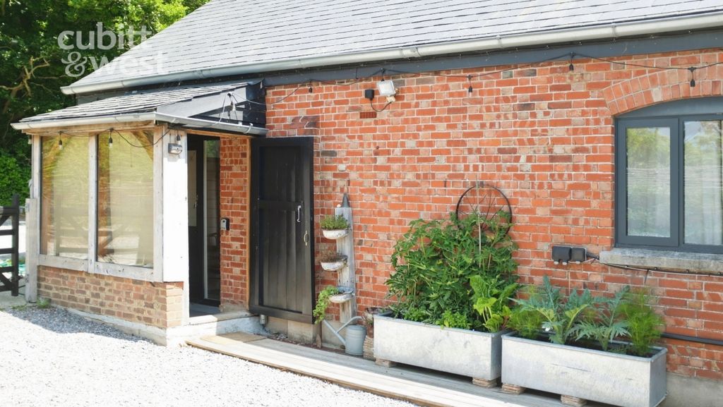 Property photo 1 of 14 External