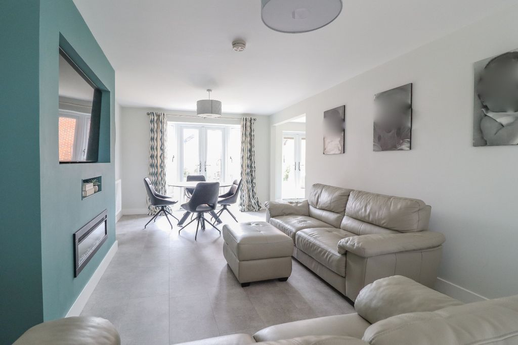 Property photo 3 of 24 4984535