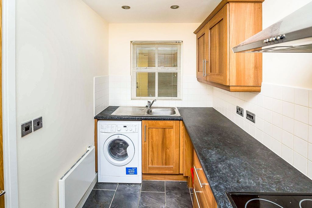 Property photo 3 of 8 Kitchen