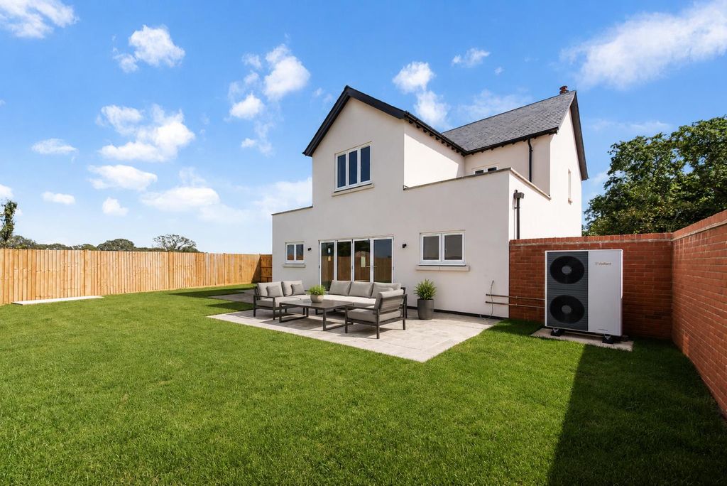 Property photo 2 of 16 Rear Garden With Furniture.Png