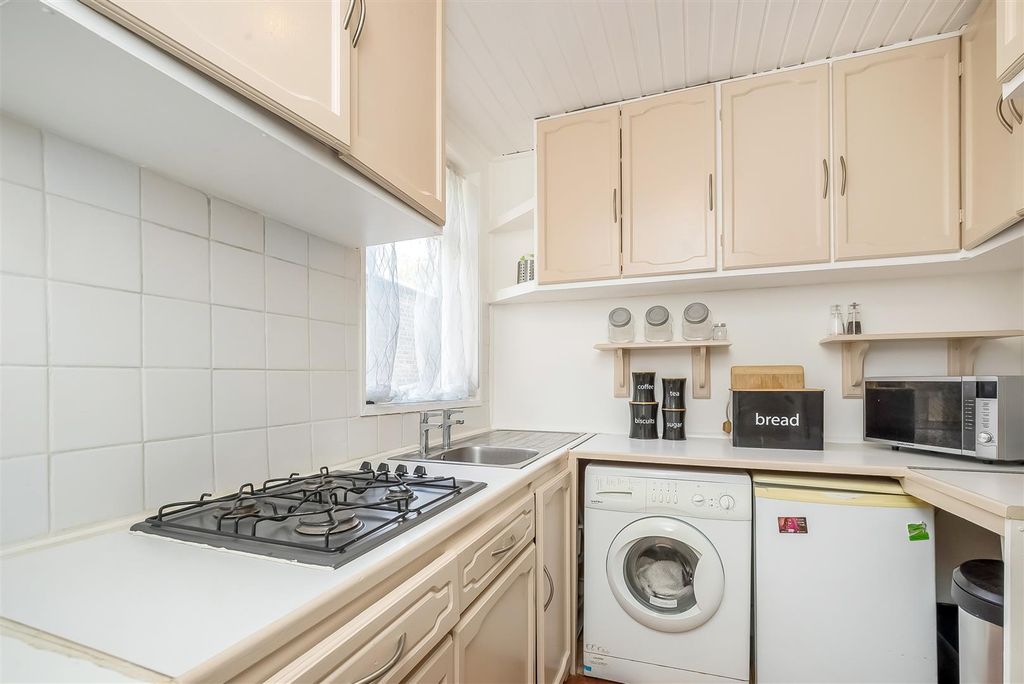 Property photo 2 of 8 Kitchen