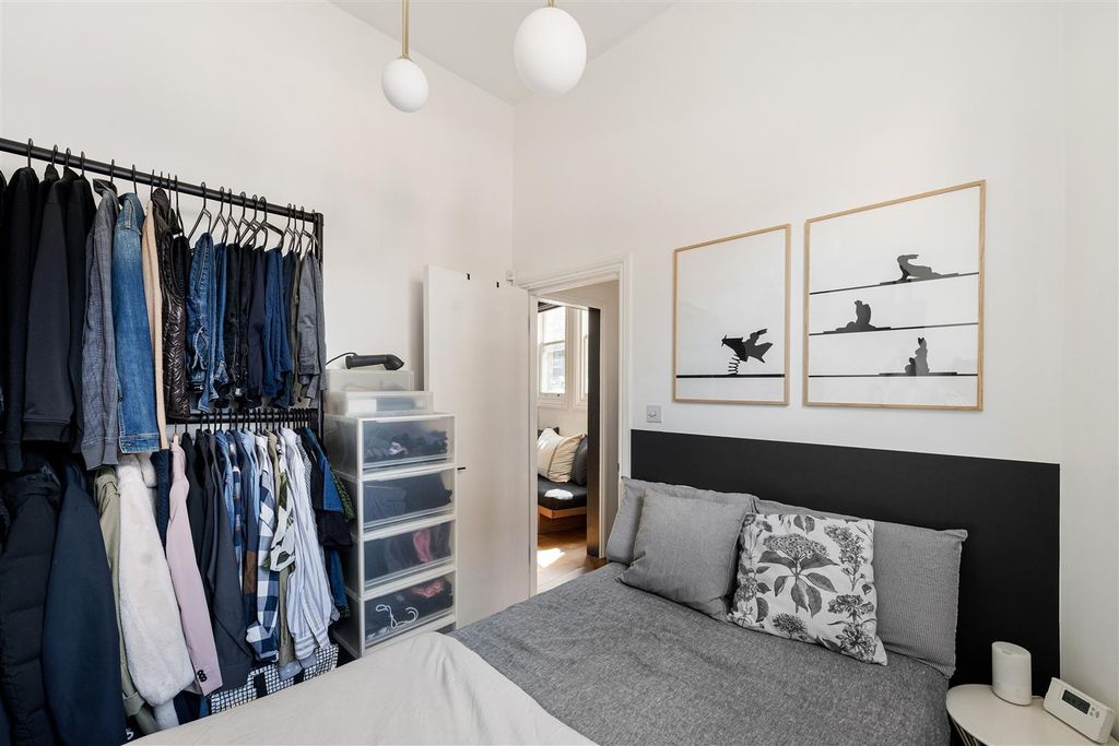 Property photo 3 of 34 Clarence Road, E5