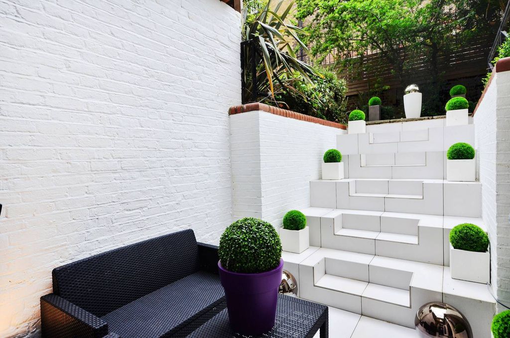 Property photo 3 of 18