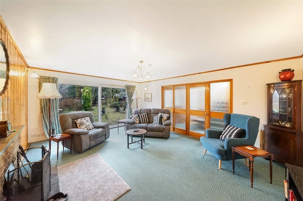 Property photo 3 of 28 Lounge