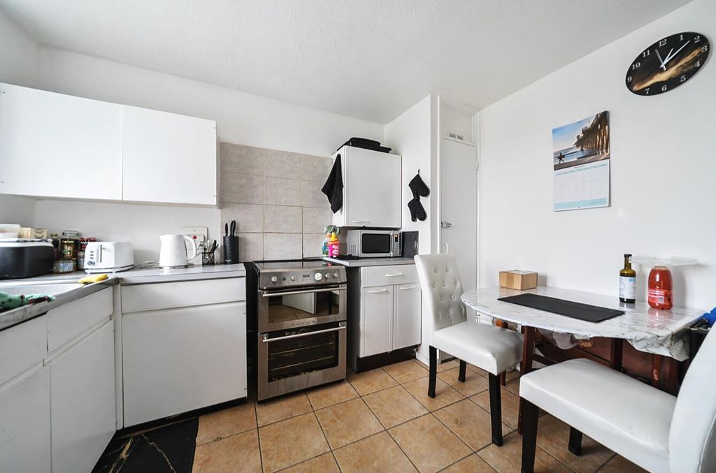 Property photo 3 of 15 Layard Square