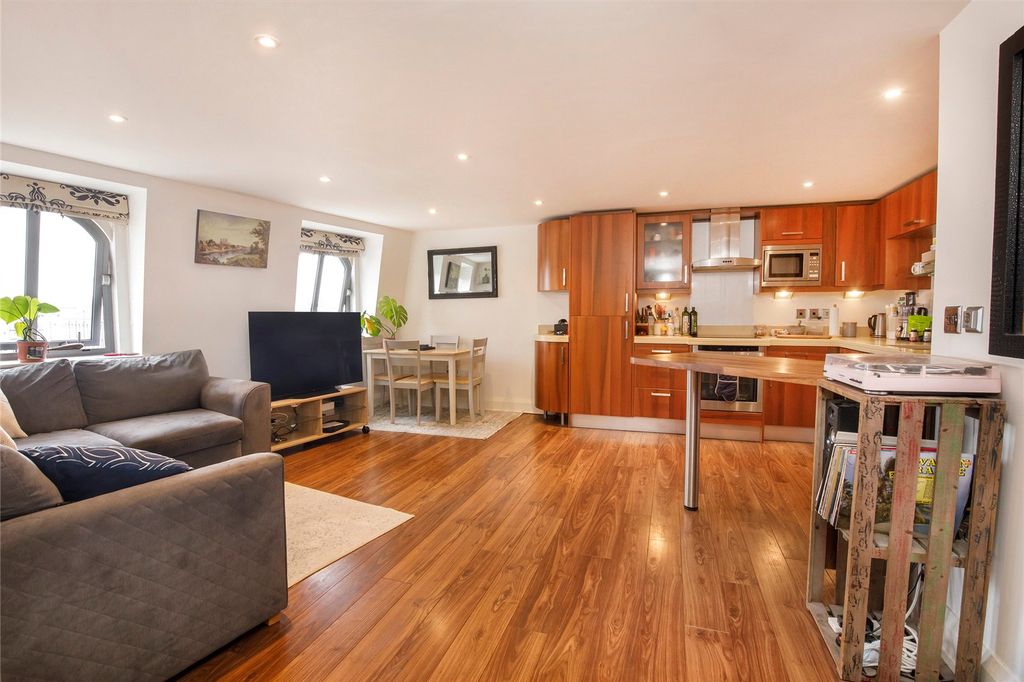 Property photo 2 of 8 Kitchen