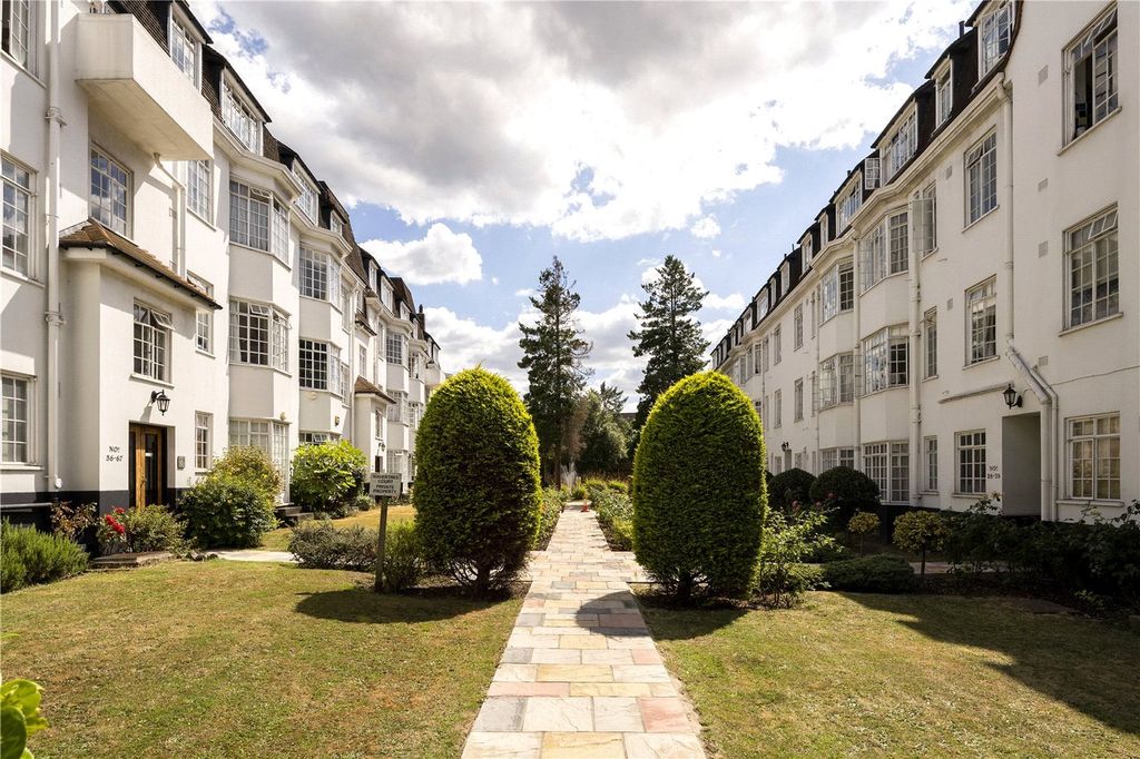 Property photo 1 of 8 Communal Gardens