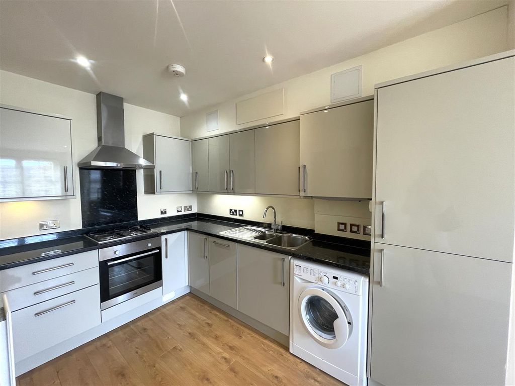 Property photo 1 of 6 Kitchen