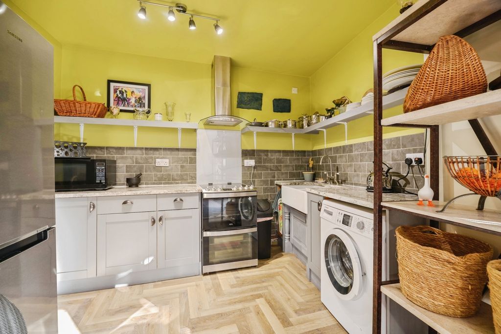 Property photo 3 of 16 Pbox-Img.Jpg