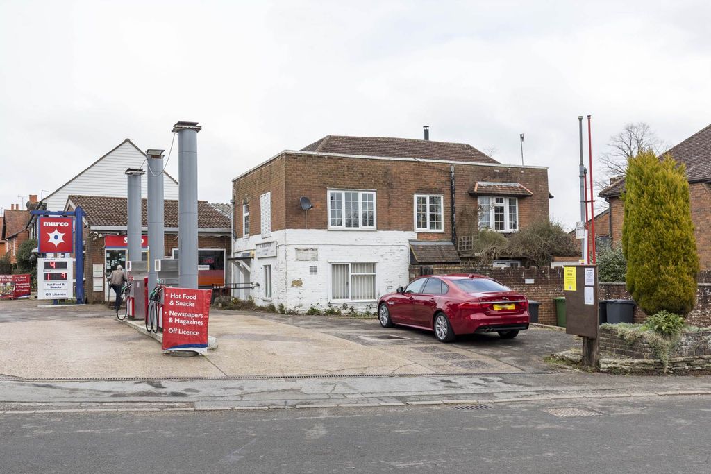 Property photo 2 of 22