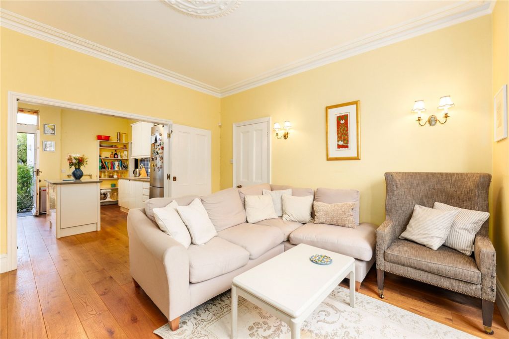 Property photo 3 of 18 Reception