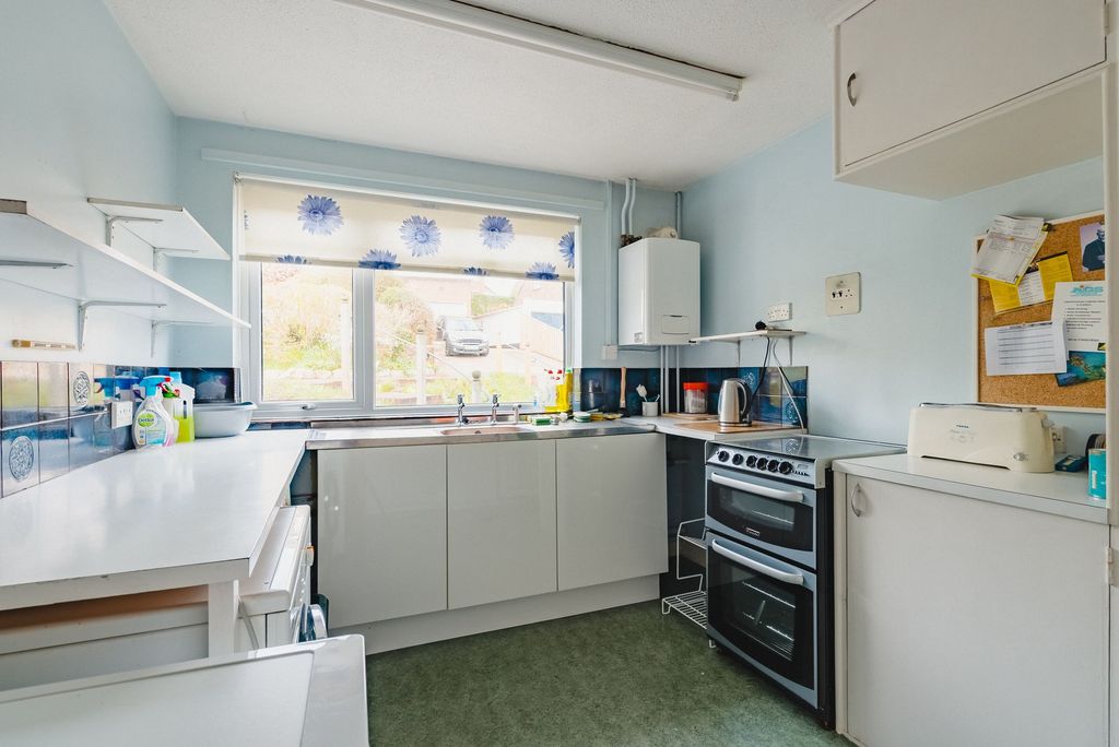 Property photo 2 of 31