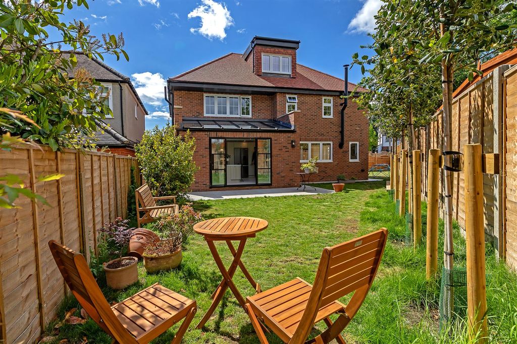 Property photo 1 of 34 32Breakspeargarden-12.Jpg