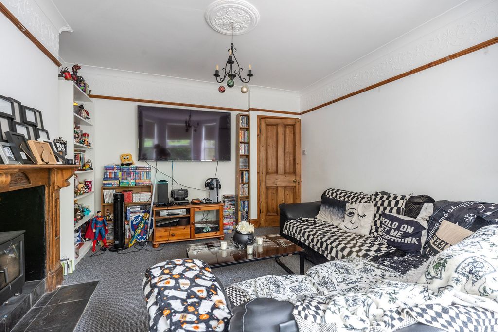 Property photo 3 of 18