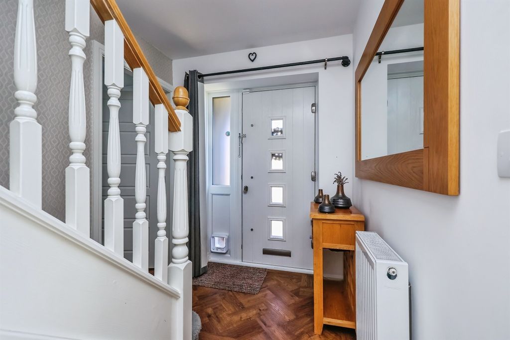 Property photo 2 of 34