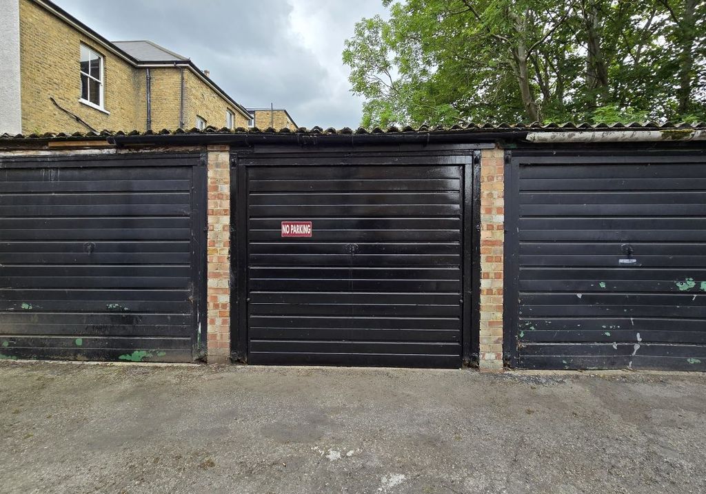 Property photo 1 of 2