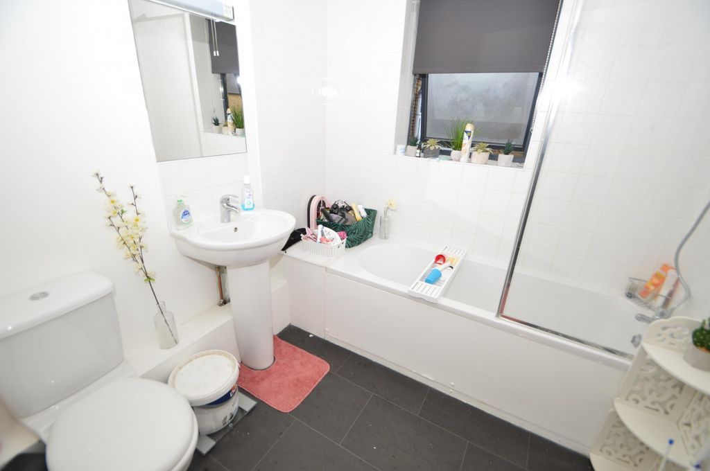 Property photo 3 of 5 Bathroom