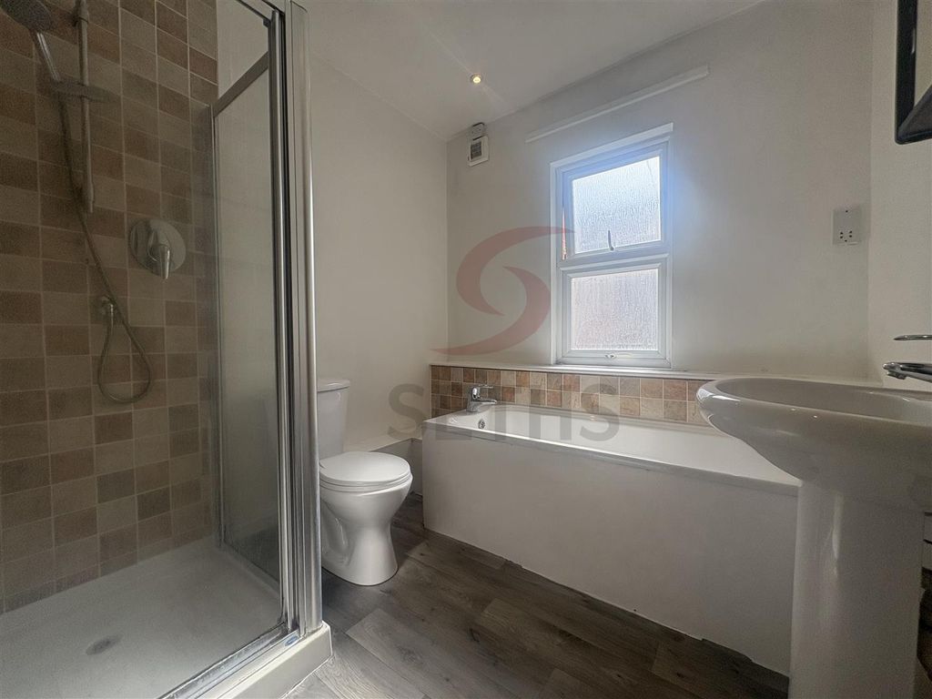 Property photo 2 of 7 W.C/Shower