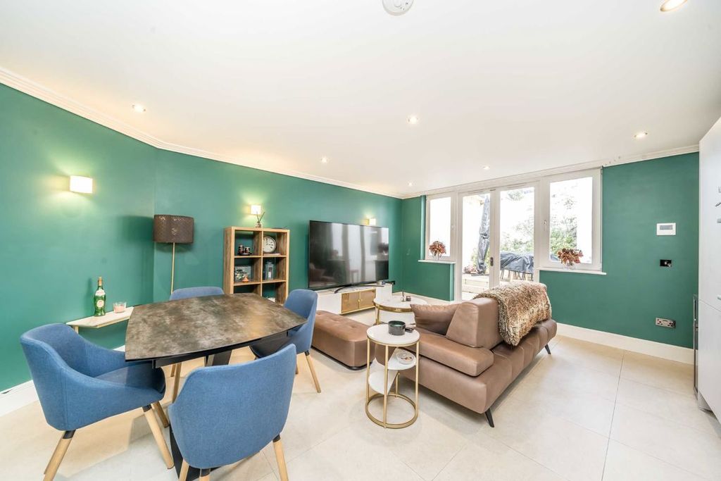 Property photo 2 of 6