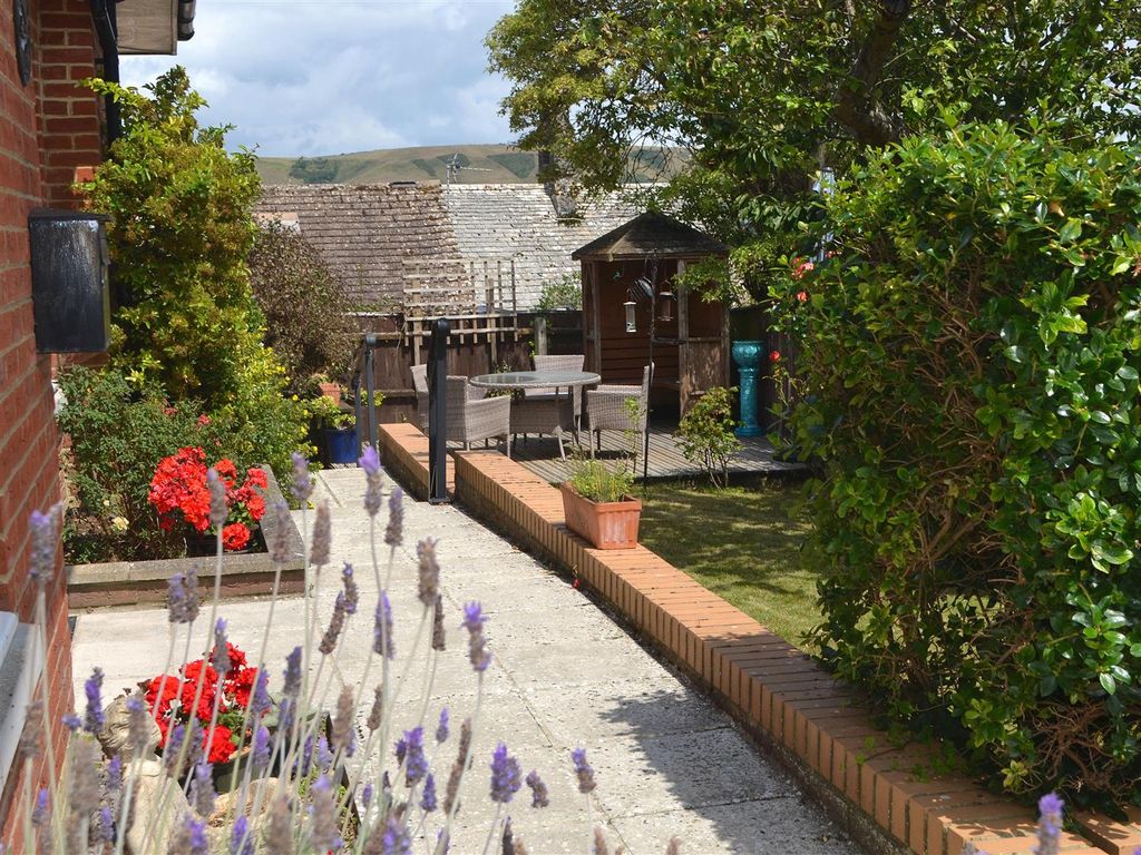 Property photo 2 of 23 4217 Newpathgarden.Jpg