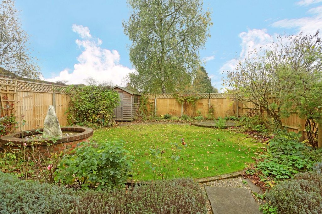 Property photo 3 of 11 Garden