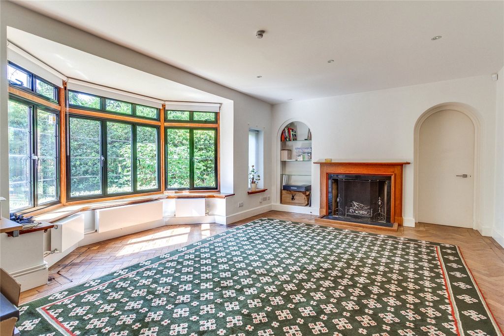 Property photo 3 of 13 Sitting Room