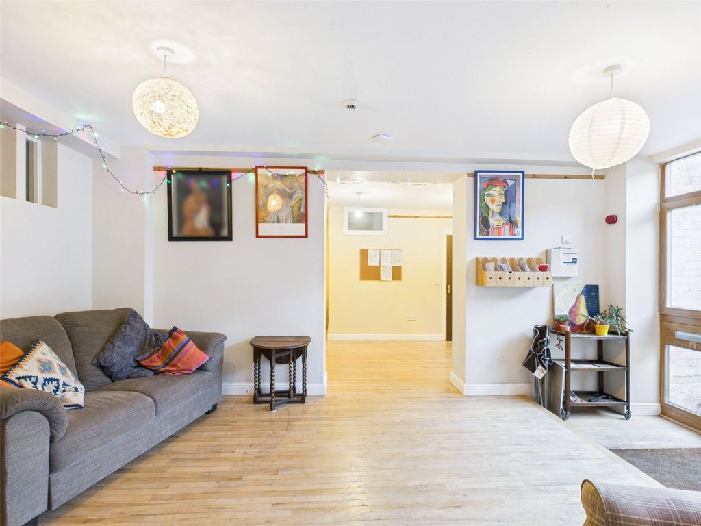 Property photo 3 of 14 Picture No. 12