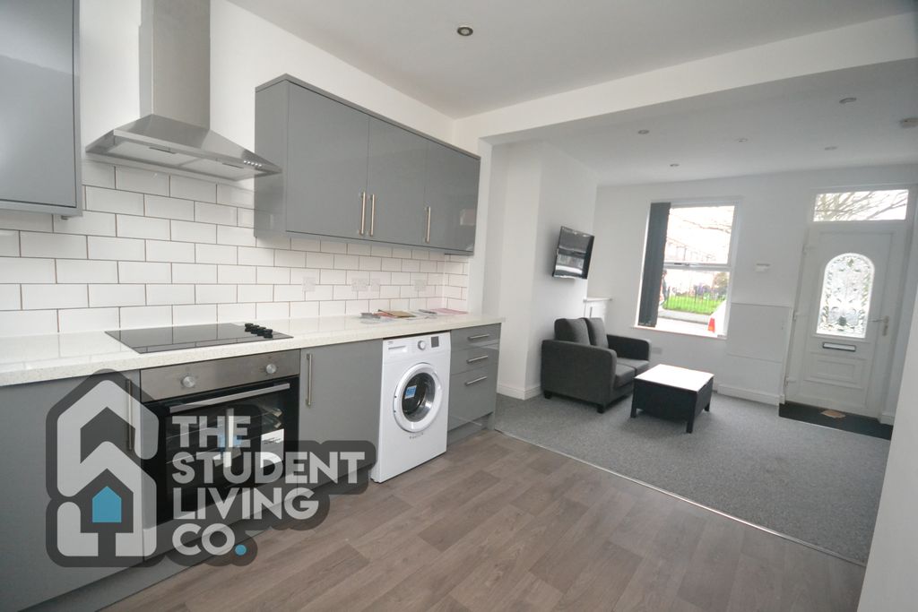 Property photo 2 of 9