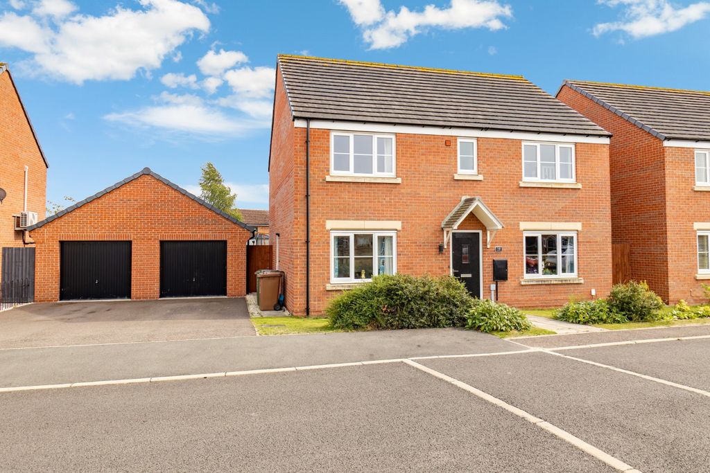 Property photo 1 of 40 4401180