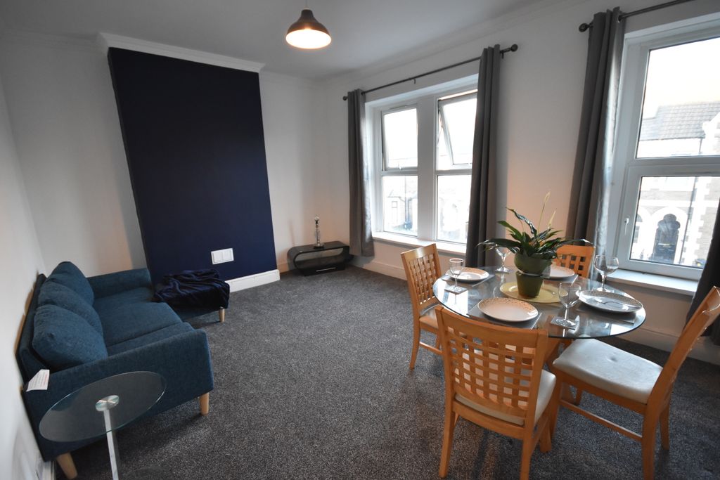 Property photo 3 of 16 Living / Dining Area