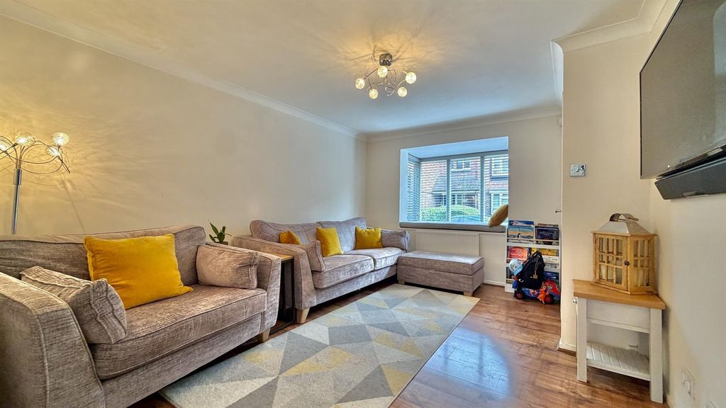 Property photo 2 of 19 Kingsford Community, E6 House For Sale By Barrain
