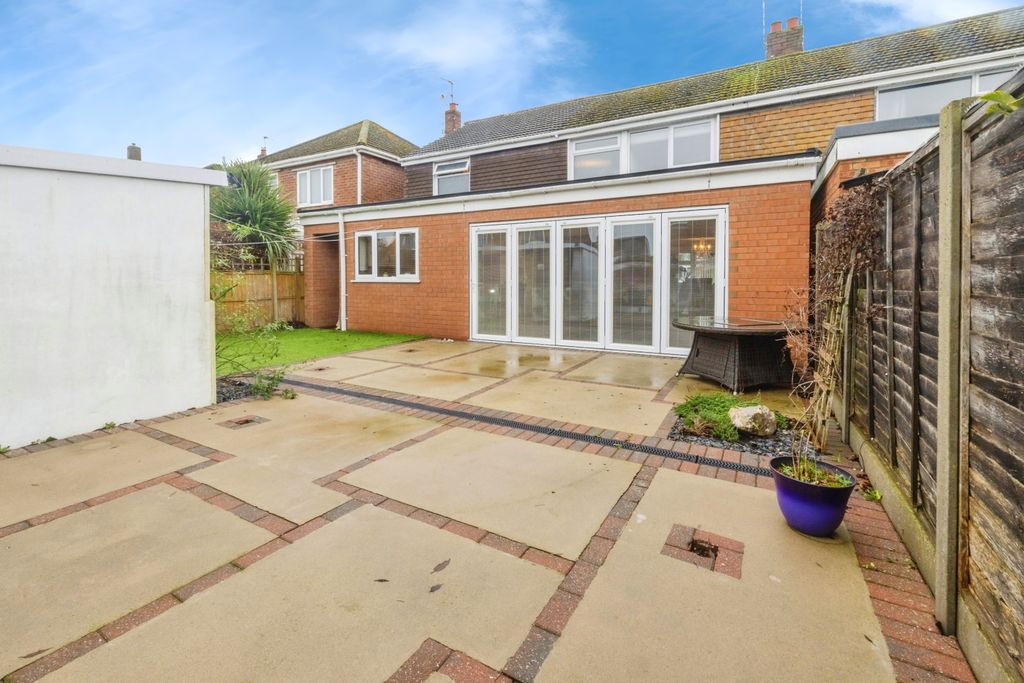 Property photo 2 of 20 2026-01-15-23Richardsavenue028