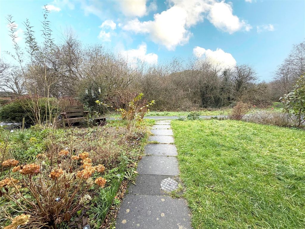 Property photo 3 of 22 B.Jpg