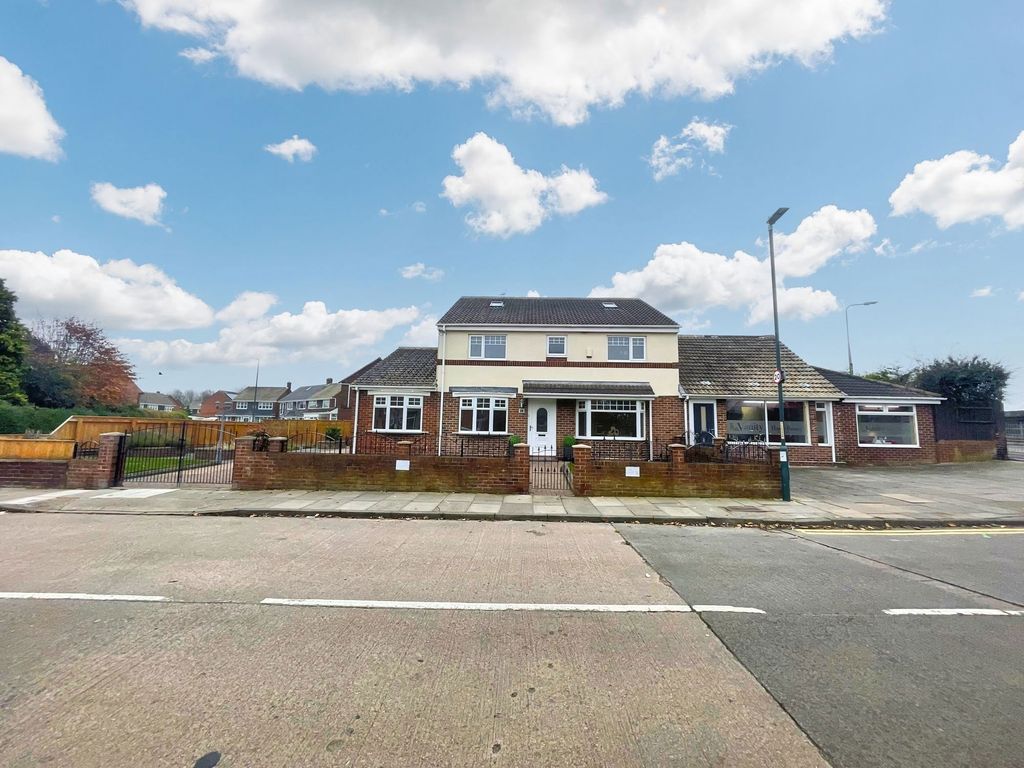 Property photo 1 of 32