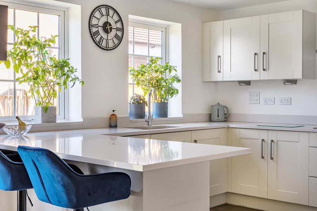 Property photo 2 of 33